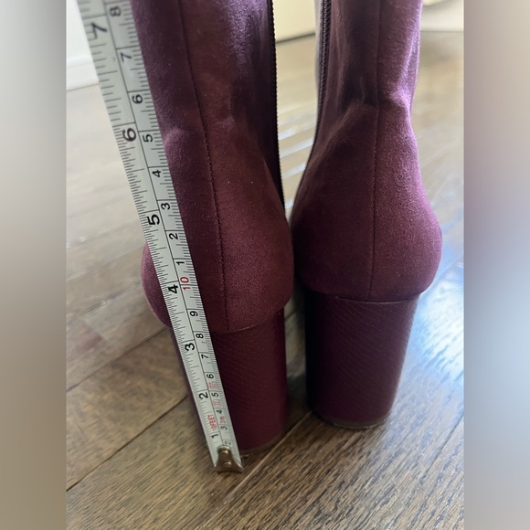 Ann Taylor Embossed Rich Burgundy Block Heel Booties Ankle Boots- SZ 7.5 - Picture 6 of 7